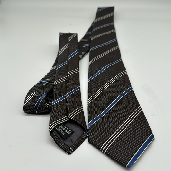 Giorgio Armani 100% silk tie - Picture 2 of 2